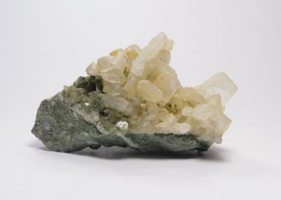 Kalcit, chlorit - Alchuri, Shigar Valley, Pákistán (KB-26)